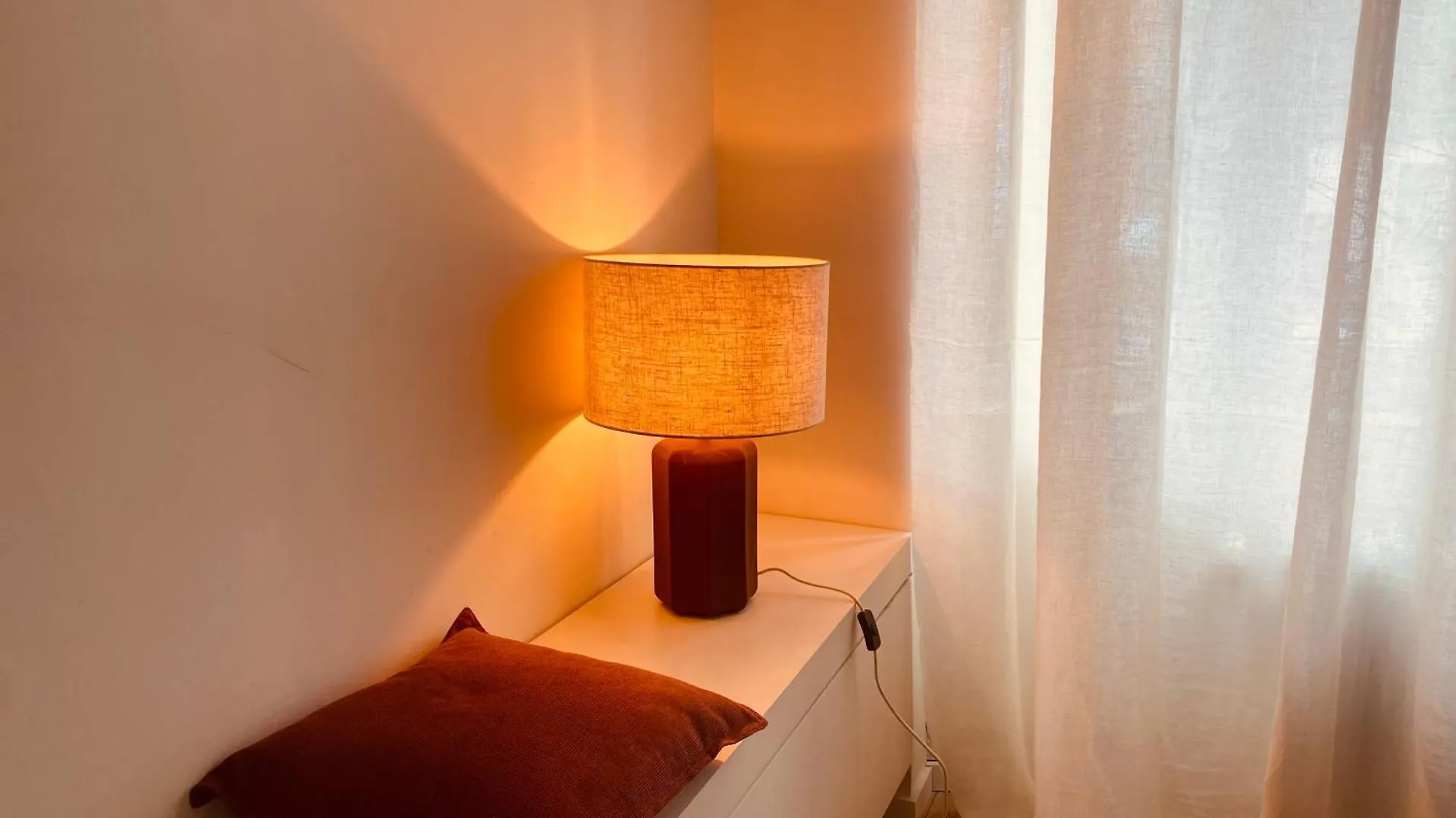 לינה וארוחת בוקר גנט Bohemien Garden Room